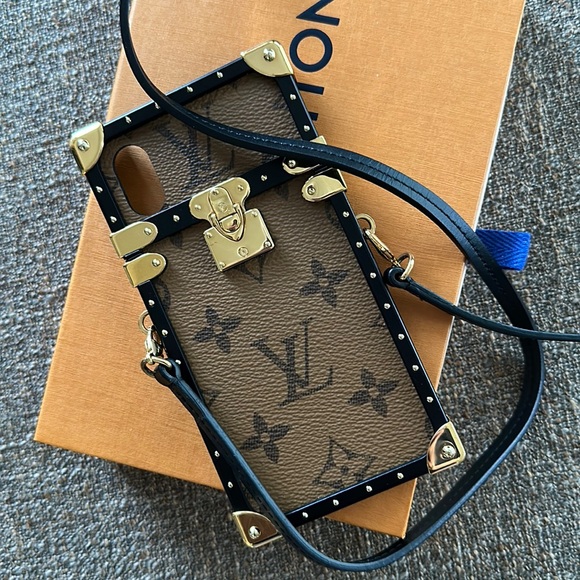 LOUIS VUITTON Eye Trunk iphone X & XS
Monogram Reverse - Picture 3 of 16